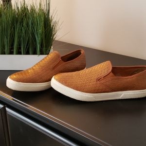 Casual shoes- cute!